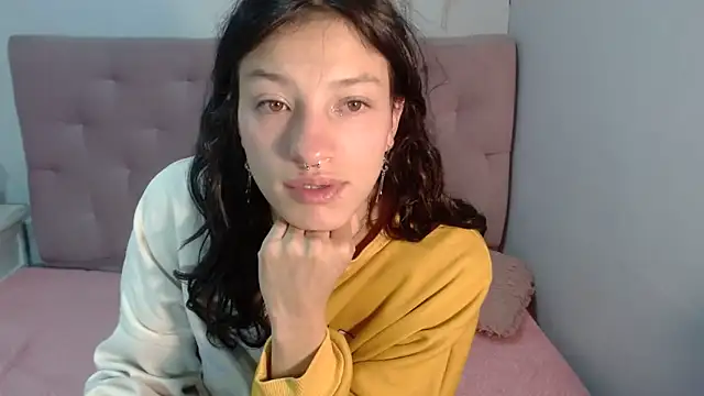 Snapshot of Emma-Wilson chatting on March 2025 03:06:01 PM Emma-Wilson online show from March 2025 03:06:01 PM