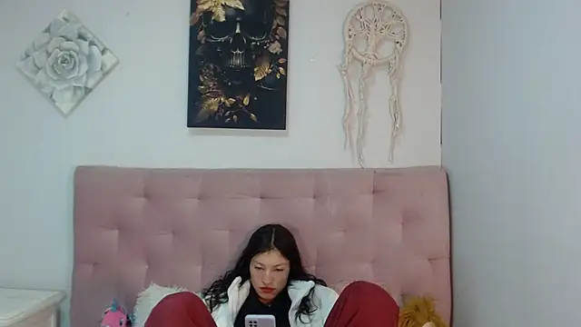 Snapshot of Emma-Wilson chatting on March 2025 06:15:02 PM Emma-Wilson online show from March 2025 06:15:02 PM