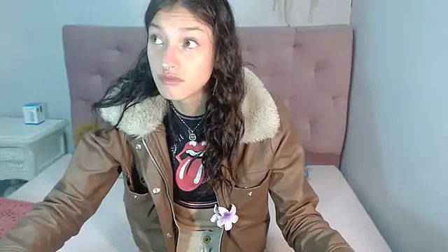 Snapshot of Emma-Wilson chatting on March 2025 04:31:02 PM Emma-Wilson online show from March 2025 04:31:02 PM