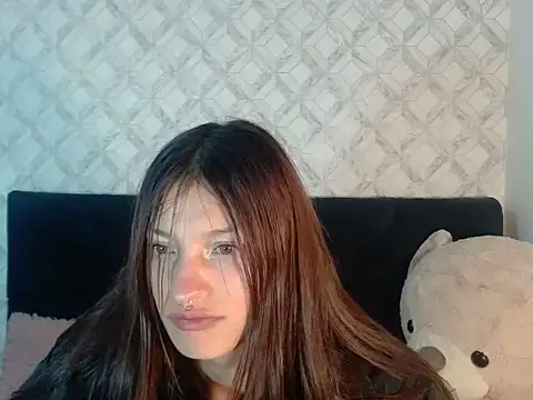 Snapshot of Emma-Wilson chatting on November 2025 04:02:02 AM Emma-Wilson online show from November 2025 04:02:02 AM