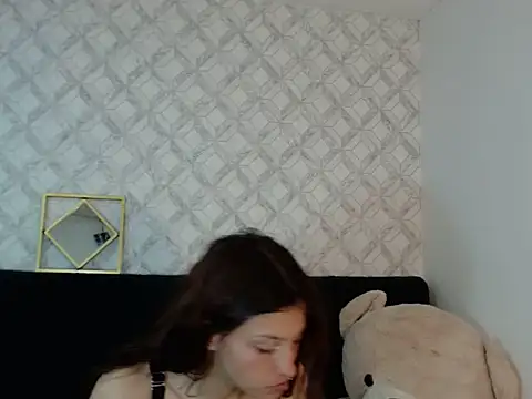 Snapshot of Emma-Wilson chatting on November 2025 04:59:02 AM Emma-Wilson online show from November 2025 04:59:02 AM