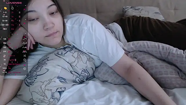 Snapshot of AlisaDevis chatting on March 2026 07:21:01 AM AlisaDevis online show from March 2026 07:21:01 AM