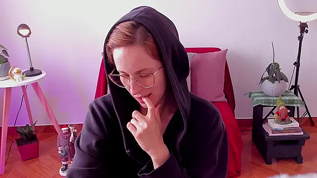 cuddlingbunny online show from December 2024 03:26:02 PM