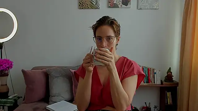 cuddlingbunny online show from January 2025 04:36:01 PM