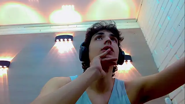 Sr BonnyEthan online show from December 2025 01:53:01 PM