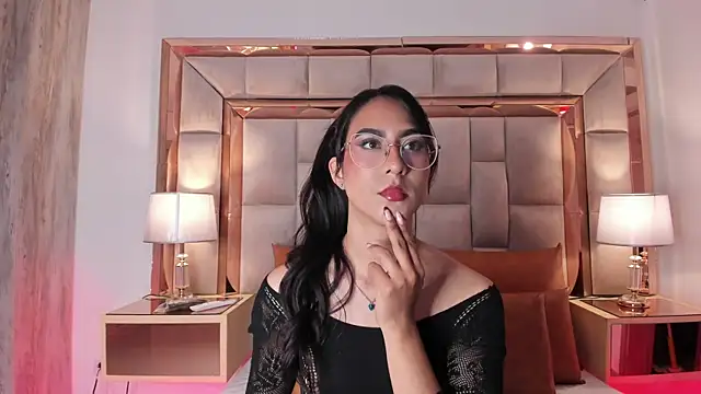 Snapshot of DaraBeckett chatting on December 2024 12:05:01 PM DaraBeckett online show from December 2024 12:05:01 PM