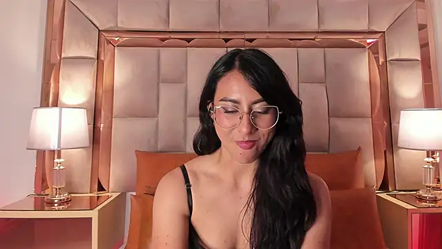 Snapshot of DaraBeckett chatting on December 2024 06:22:02 PM DaraBeckett online show from December 2024 06:22:02 PM