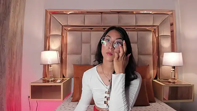 Snapshot of DaraBeckett chatting on January 2025 12:07:01 PM DaraBeckett online show from January 2025 12:07:01 PM