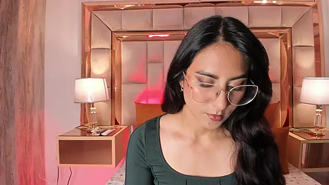 Snapshot of DaraBeckett chatting on January 2025 12:11:02 PM DaraBeckett online show from January 2025 12:11:02 PM