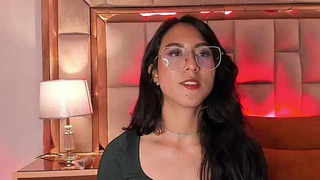 Snapshot of DaraBeckett chatting on January 2025 06:28:01 PM DaraBeckett online show from January 2025 06:28:01 PM