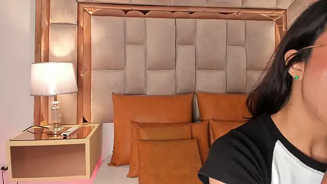 Snapshot of DaraBeckett chatting on January 2025 03:19:01 PM DaraBeckett online show from January 2025 03:19:01 PM