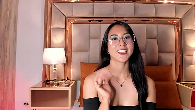 Snapshot of DaraBeckett chatting on February 2025 06:24:01 PM DaraBeckett online show from February 2025 06:24:01 PM