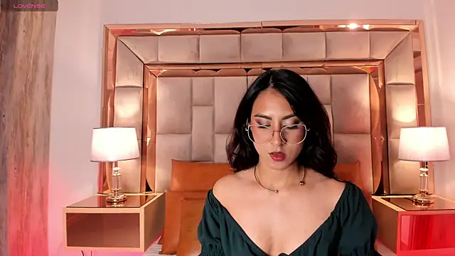 Snapshot of DaraBeckett chatting on February 2025 12:33:01 PM DaraBeckett online show from February 2025 12:33:01 PM