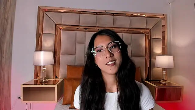 Snapshot of DaraBeckett chatting on February 2025 12:17:02 PM DaraBeckett online show from February 2025 12:17:02 PM