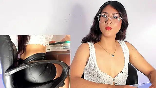 Snapshot of DaraBeckett chatting on March 2025 03:28:02 PM DaraBeckett online show from March 2025 03:28:02 PM