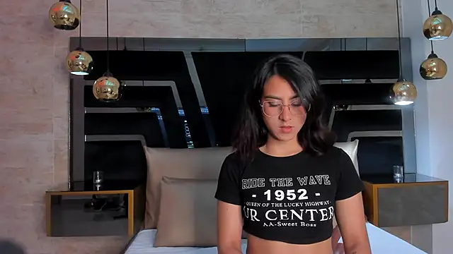 Snapshot of DaraBeckett chatting on September 2025 12:17:01 PM DaraBeckett online show from September 2025 12:17:01 PM