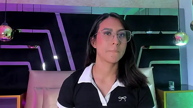 Snapshot of DaraBeckett chatting on November 2025 11:55:02 AM DaraBeckett online show from November 2025 11:55:02 AM