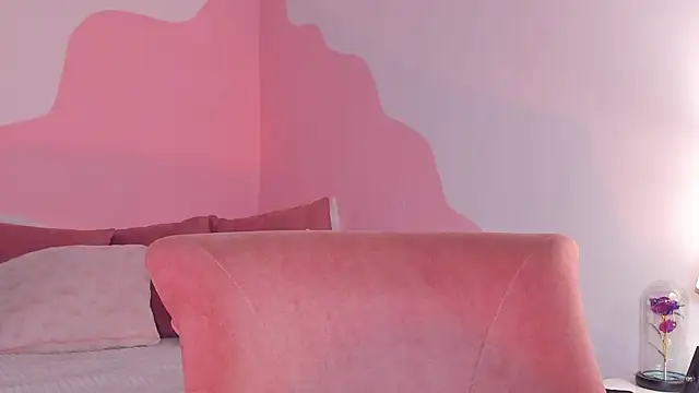 Snapshot of DaraBeckett chatting on December 2025 12:40:02 AM DaraBeckett online show from December 2025 12:40:02 AM