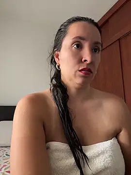 Snapshot of emely_sexx20 chatting on May 2026 04:36:01 PM emely sexx20 online show from May 2026 04:36:01 PM
