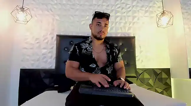 Snapshot of BrianMalonee chatting on February 2025 01:43:01 PM BrianMalonee online show from February 2025 01:43:01 PM