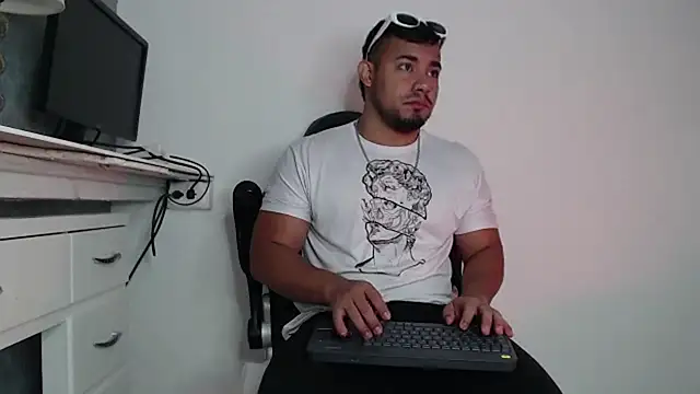 Snapshot of BrianMalonee chatting on February 2025 01:44:01 PM BrianMalonee online show from February 2025 01:44:01 PM