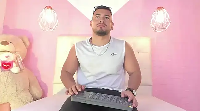 Snapshot of BrianMalonee chatting on March 2025 01:15:01 PM BrianMalonee online show from March 2025 01:15:01 PM