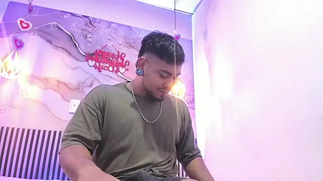 Snapshot of BrianMalonee chatting on February 2026 12:01:01 PM BrianMalonee online show from February 2026 12:01:01 PM