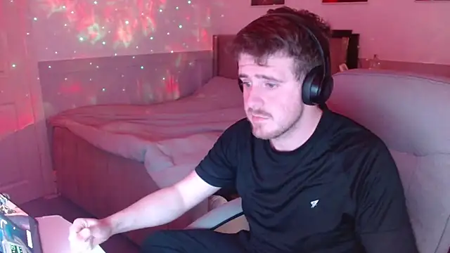 maxy49 online show from November 2025 03:00:02 PM