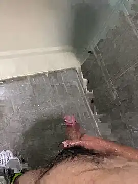 Snapshot of leocardenaz chatting on April 2026 02:43:01 AM leocardenaz online show from April 2026 02:43:01 AM