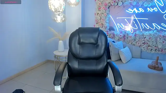 Snapshot of AlessaRomero chatting on December 2025 08:02:02 PM AlessaRomero online show from December 2025 08:02:02 PM