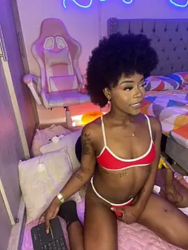 Snapshot of Miss_westt_ chatting on February 2026 05:48:02 AM Miss westt online show from February 2026 05:48:02 AM