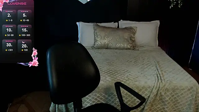 Snapshot of pretty_cristal69 chatting on February 2026 12:09:02 PM pretty cristal69 online show from February 2026 12:09:02 PM