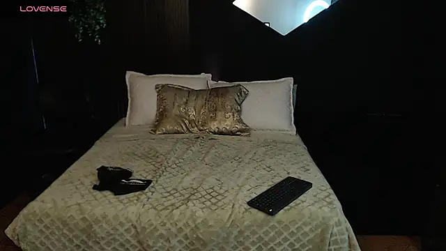 Snapshot of pretty_cristal69 chatting on February 2026 11:47:01 PM pretty cristal69 online show from February 2026 11:47:01 PM