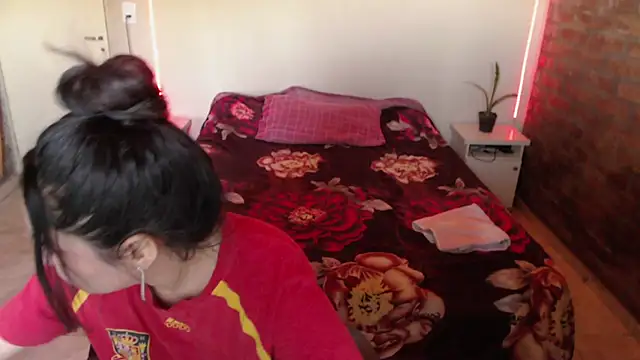 KityEstrover online show from December 2024 12:38:01 PM