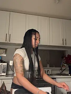 Your Paris online show from February 2025 02:42:02 AM