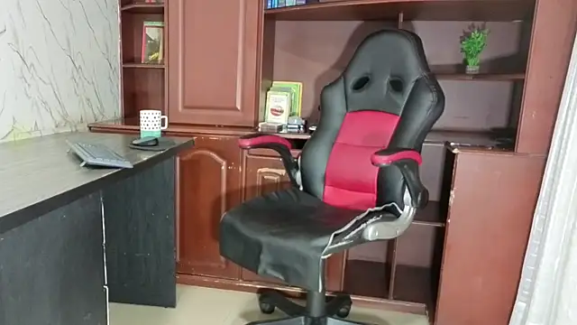 MissEscarleth online show from September 2025 02:37:01 AM