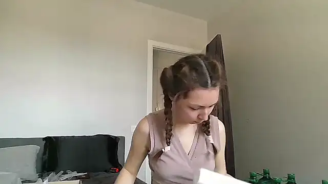 Adela Vetta online show from March 2026 09:57:01 AM