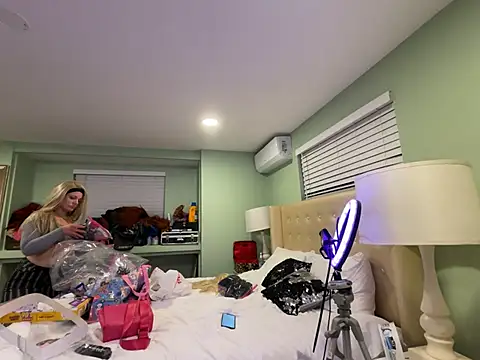 Snapshot of tatted-bitty chatting on March 2025 03:01:02 AM tatted-bitty online show from March 2025 03:01:02 AM