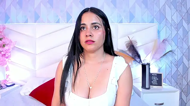 Snapshot of Brenda_Garcia chatting on February 2025 09:36:01 PM Brenda Garcia online show from February 2025 09:36:01 PM