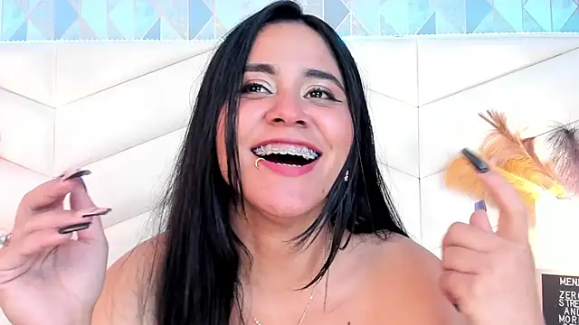 Snapshot of Brenda_Garcia chatting on February 2025 03:31:02 AM Brenda Garcia online show from February 2025 03:31:02 AM