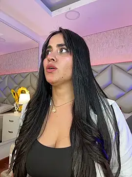 Snapshot of Brenda_Garcia chatting on November 2025 08:31:01 PM Brenda Garcia online show from November 2025 08:31:01 PM