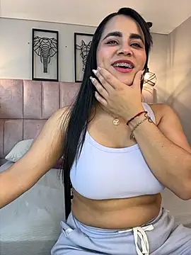 Snapshot of Brenda_Garcia chatting on November 2025 12:17:01 PM Brenda Garcia online show from November 2025 12:17:01 PM