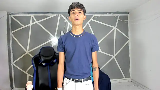 oliverhot2005 online show from December 2024 08:05:02 PM