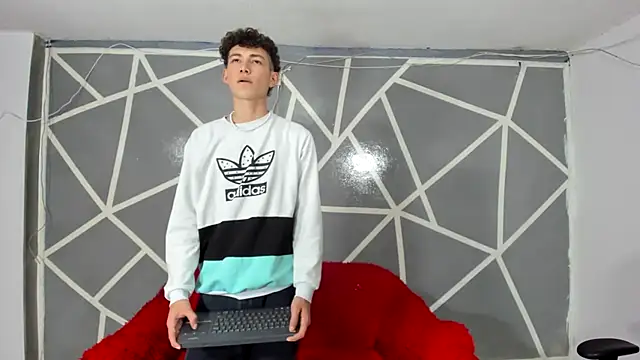 oliverhot2005 online show from January 2025 08:37:02 PM