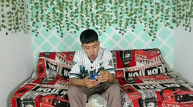 oliverhot2005 online show from February 2025 08:03:02 PM