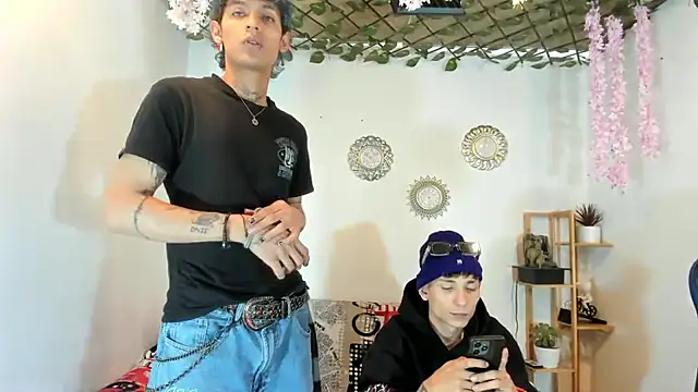 oliverhot2005 online show from October 2025 07:44:02 PM