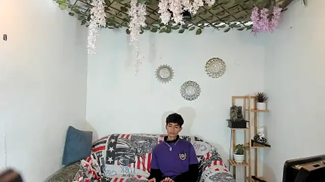 oliverhot2005 online show from November 2025 01:54:02 PM