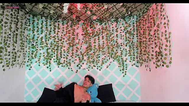 oliverhot2005 online show from December 2025 09:00:01 PM