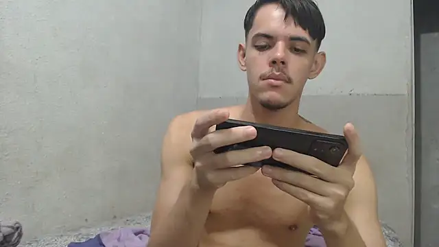 Snapshot of MicaelRian69 chatting on April 2026 09:21:02 PM MicaelRian69 online show from April 2026 09:21:02 PM