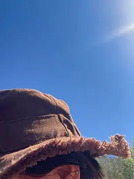 Luccreccia  online show from April 2026 12:49:01 PM